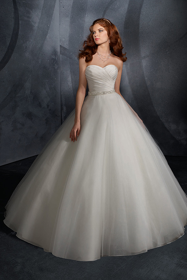 Court Train Organza Sweetheart Wedding Gown - Click Image to Close